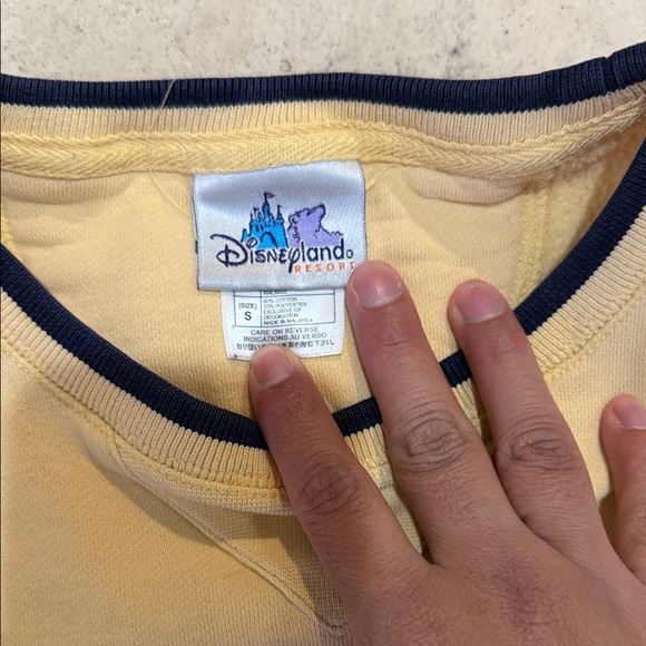 Vintage Disney Pooh Yellow and Navy Sweatshirt - Picture 2 of 3